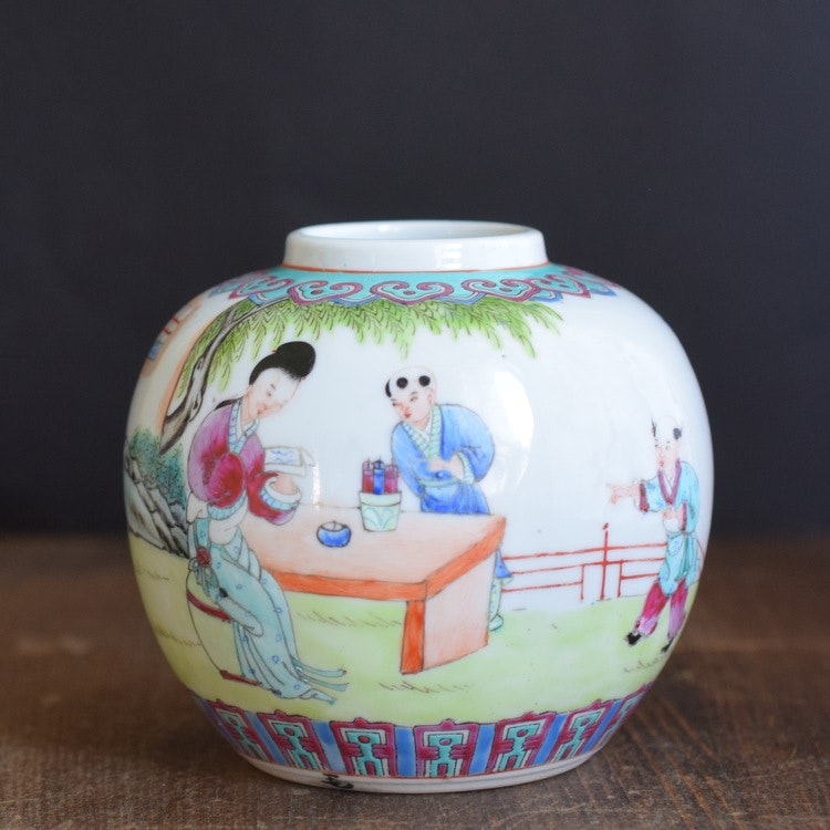 An Antique Chinese Porcelain Tea Jar / Ginger Jar 1950-1960