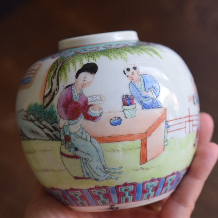 An Antique Chinese Porcelain Tea Jar / Ginger Jar 1950-1960