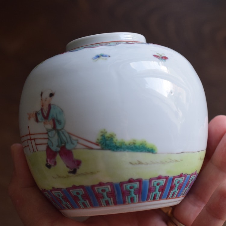 An Antique Chinese Porcelain Tea Jar / Ginger Jar 1950-1960