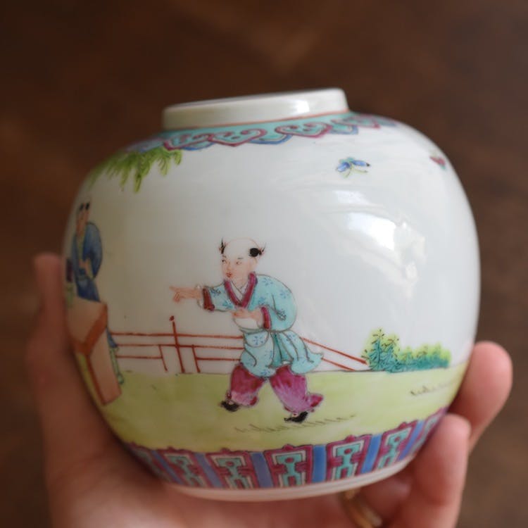 An Antique Chinese Porcelain Tea Jar / Ginger Jar 1950-1960