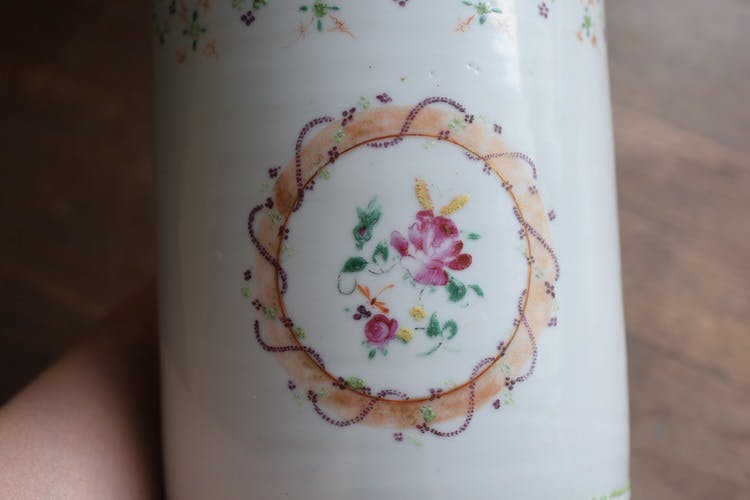Big Antique Chinese Export Porcelain Tankard decorated in famille rose 18th C