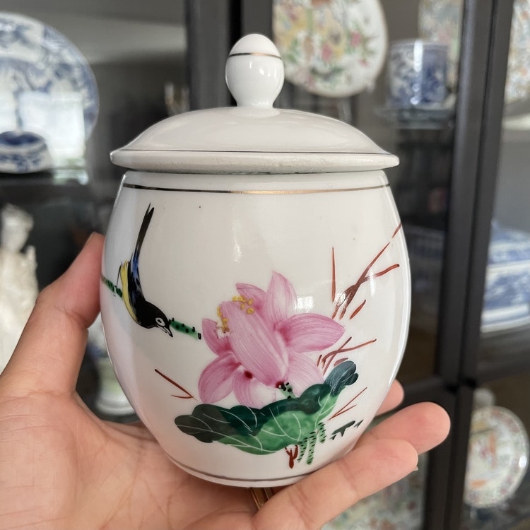 Chinese famille rose lidded jar / tea caddy Second Half of 1900's 50's 60's 70's