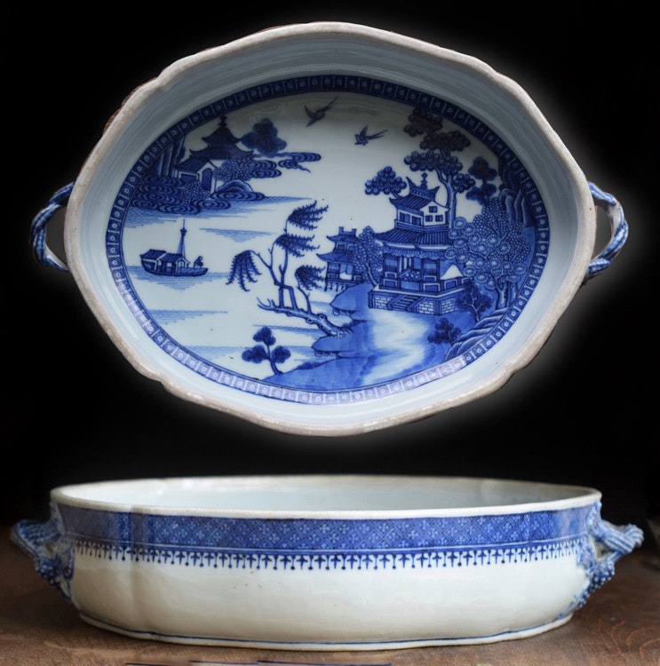 Antique Chinese Export Blue and White Porcelain Tureen, Qianlong period #657