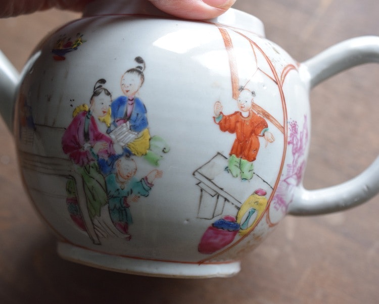 Chinese famille rose tea pot early 18th century Qianlong / Yongzheng #656