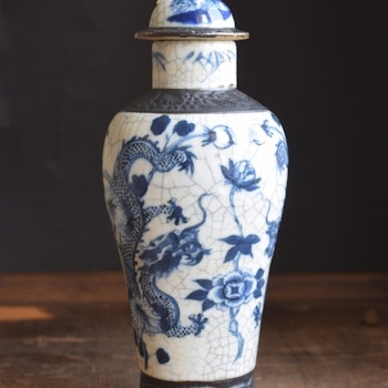 Antique Chinese blue and white crackle ware vase with dragon late Qing 665