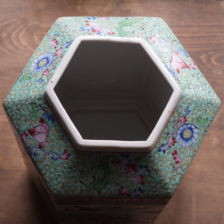 Huge lidded porcelain jar / box famille rose second half of the 20th century
