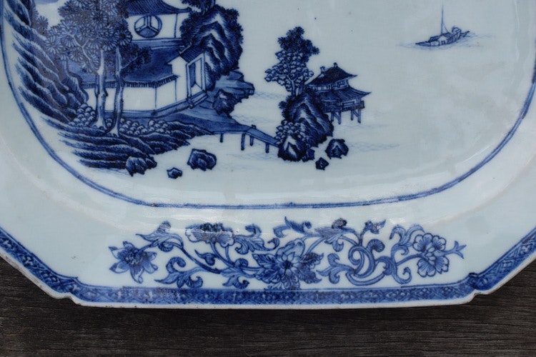 A antique Chinese blue and white export porcelain platter period of Qianlong