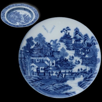 A antique Chinese blue and white export porcelain plate late 18th c #682