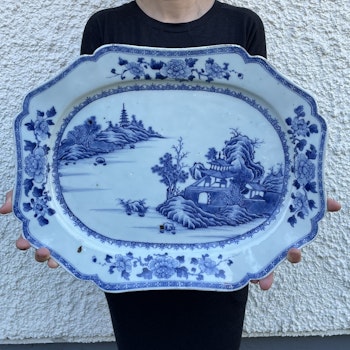 Antique Chinese Export Blue and White Porcelain platter, Qianlong period #698