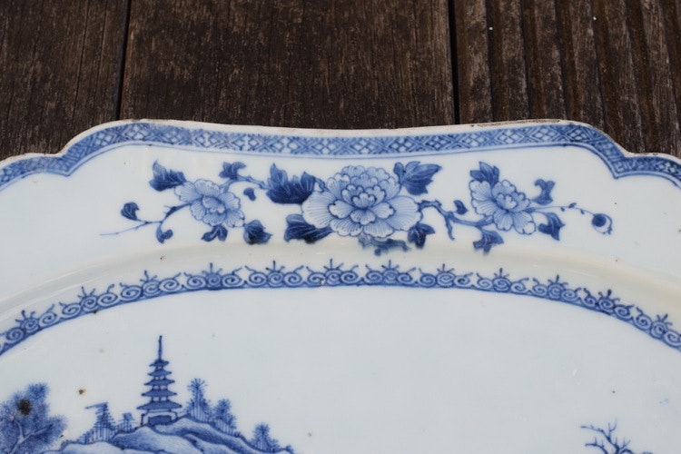 Antique Chinese Export Blue and White Porcelain platter, Qianlong period #698