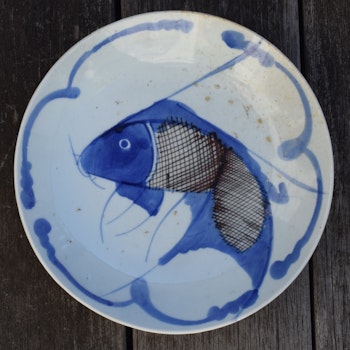 Antique Chinese blue & white deep plate with carp design, Dehua / Swatow #696