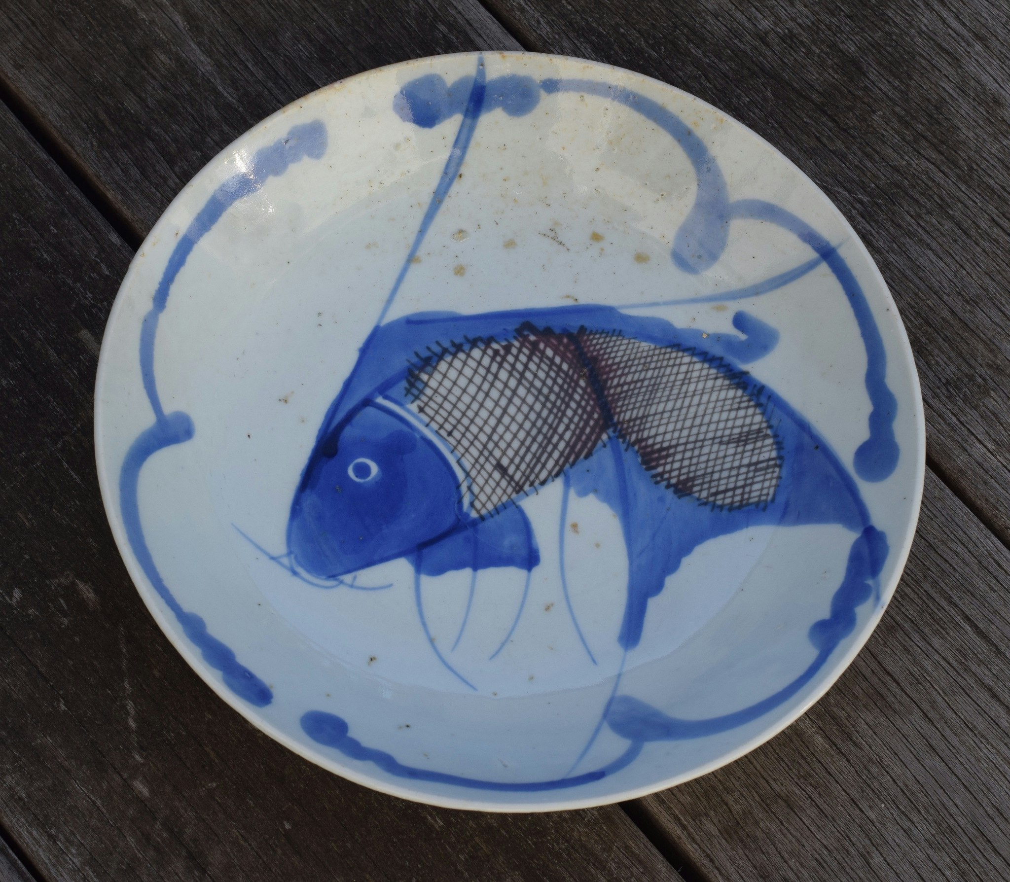 Antique Chinese blue & white deep plate with carp design, Dehua / Swatow #696