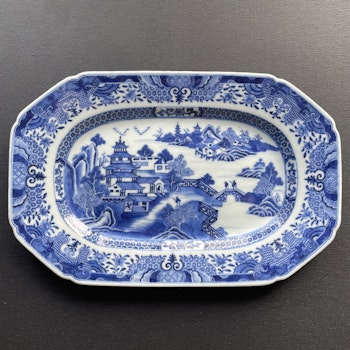 Antique Chinese Export Blue and White Porcelain platter, Qianlong period #815