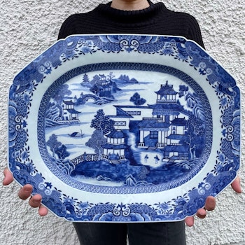Antique Chinese Export Blue and White Porcelain platter, Qianlong period #835