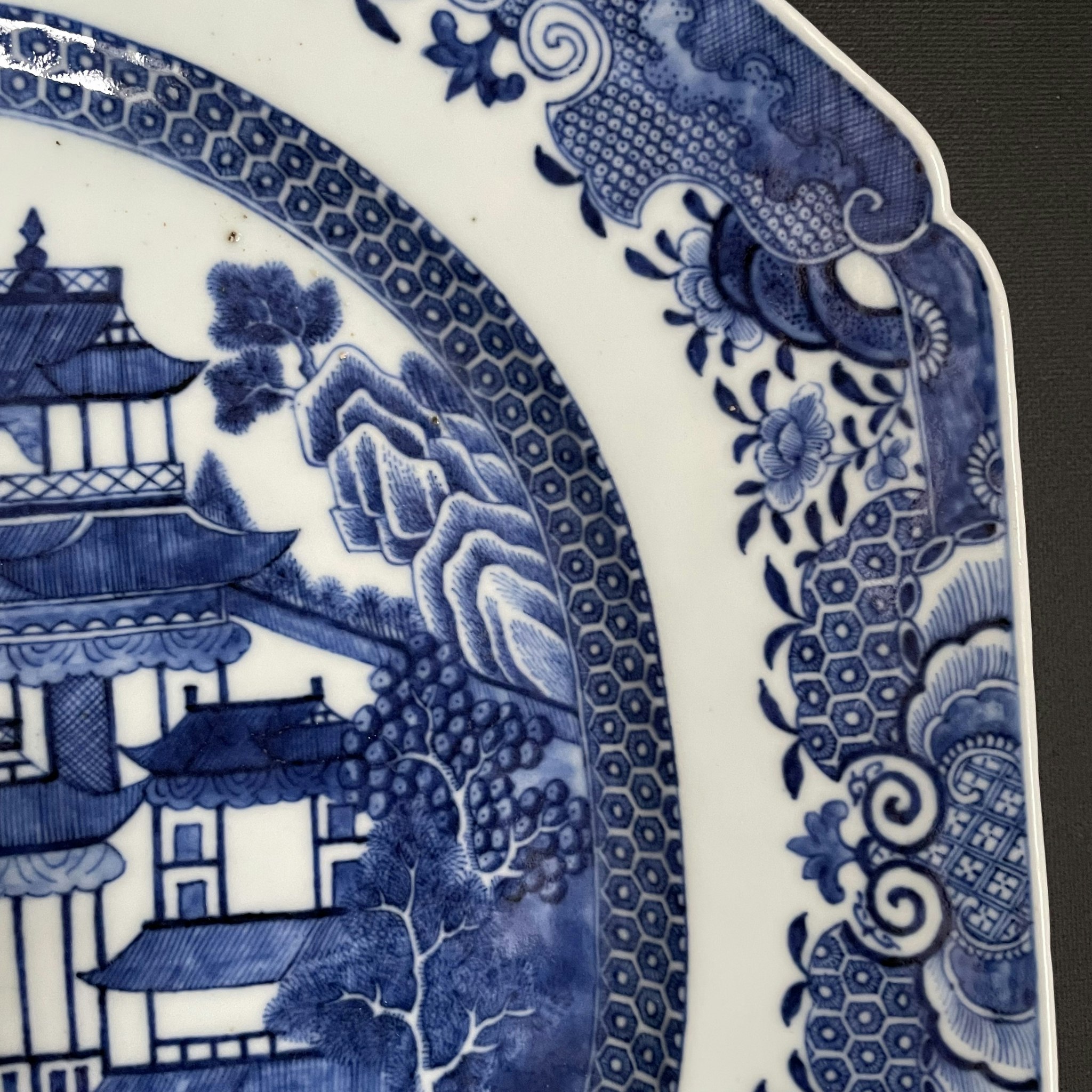 Antique Chinese Export Blue and White Porcelain platter, Qianlong period #835
