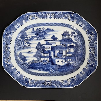 Antique Chinese Export Blue and White Porcelain platter, Qianlong period #835