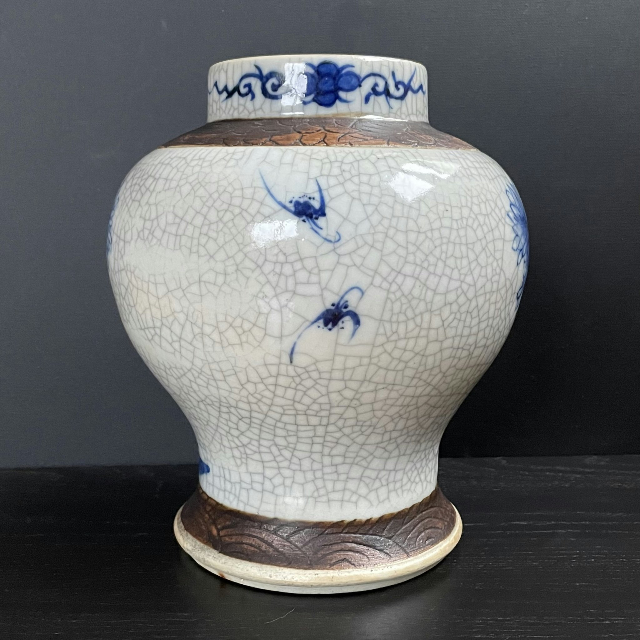 Antique Chinese blue and white crackle ware vase late Qing #833