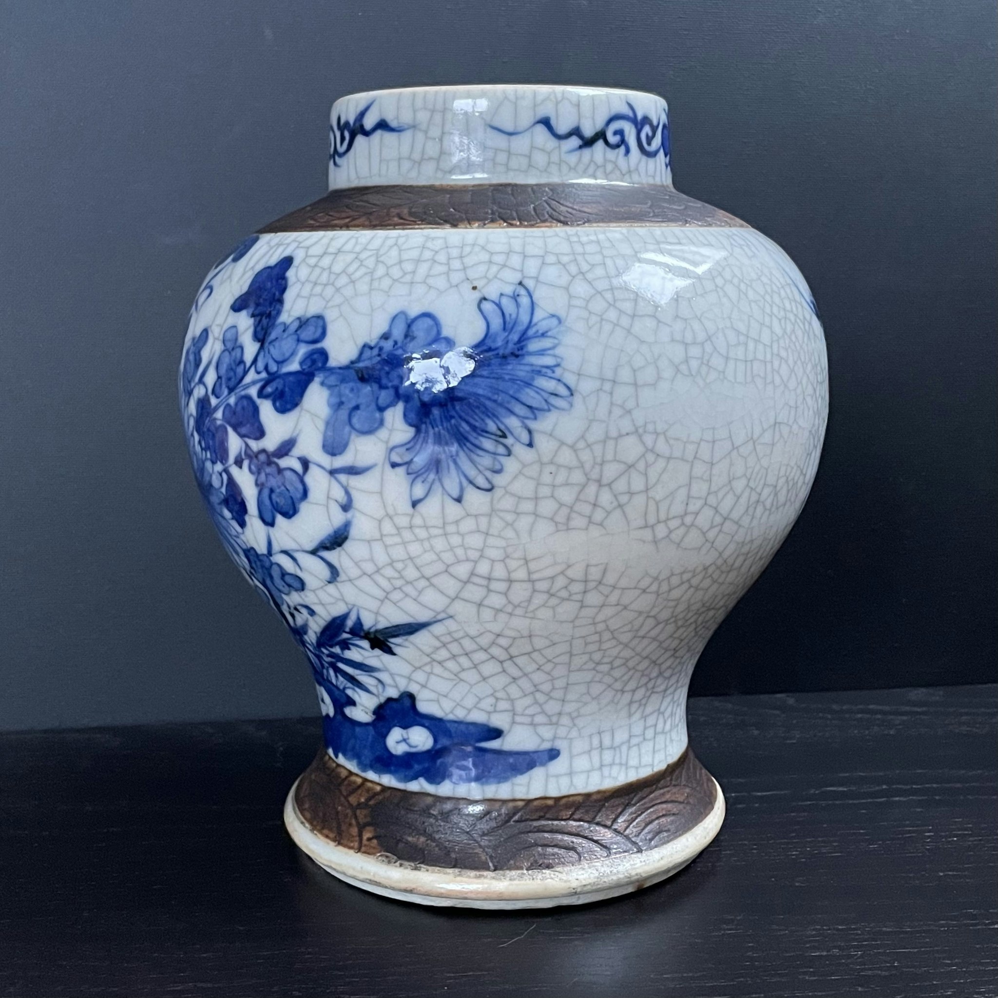 Antique Chinese blue and white crackle ware vase late Qing #833