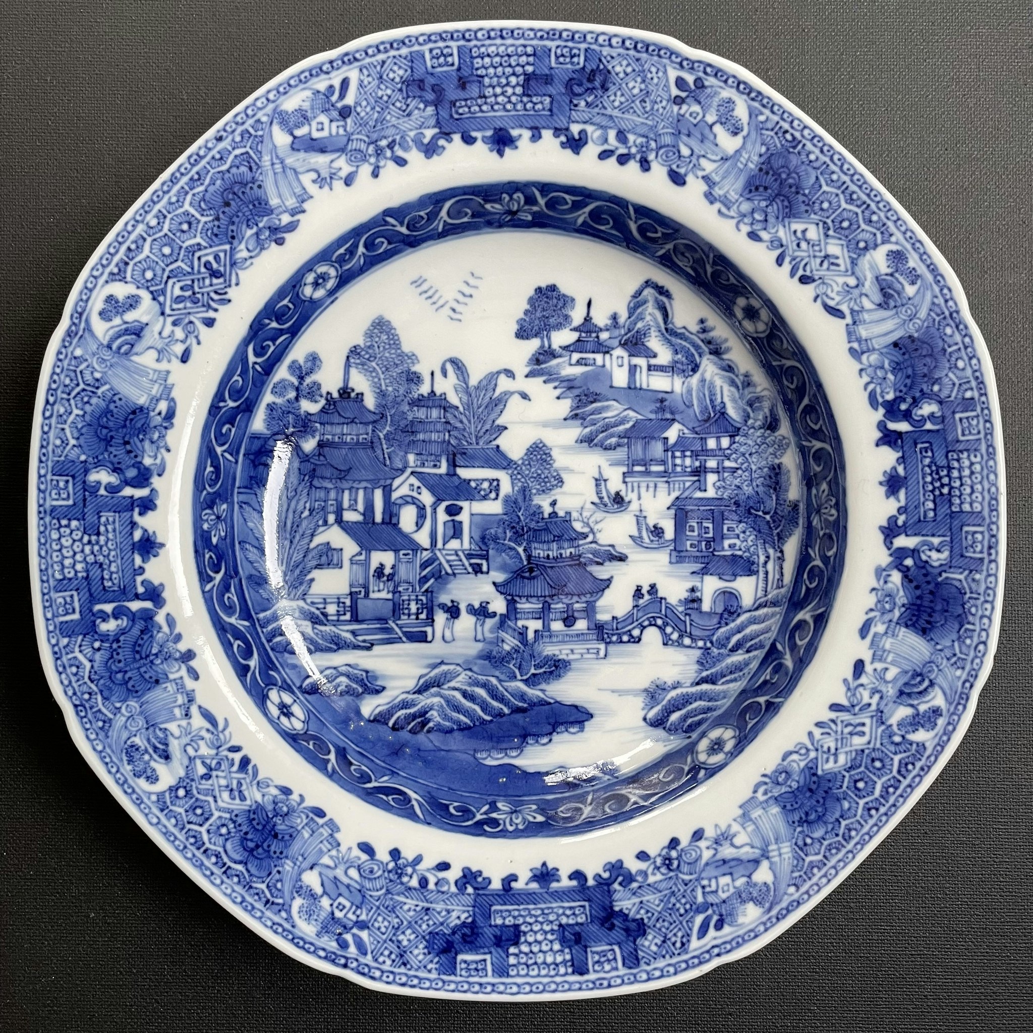A antique Chinese blue and white export porcelain deep plate 18th/19th c #839