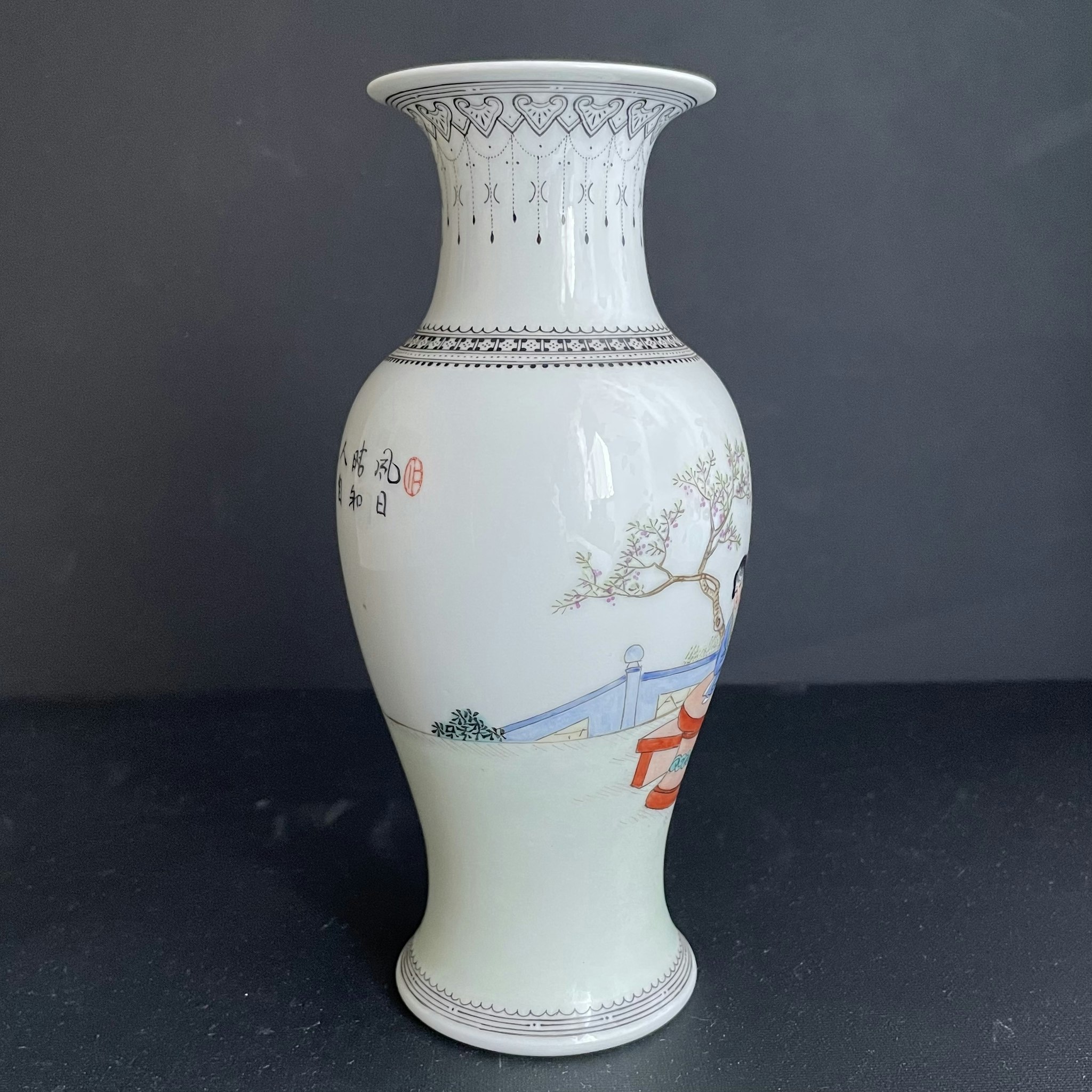 One Chinese famille rose Porcelain vase Second half of the 20th c #909