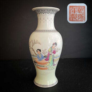 One Chinese famille rose Porcelain vase Second half of the 20th c #910