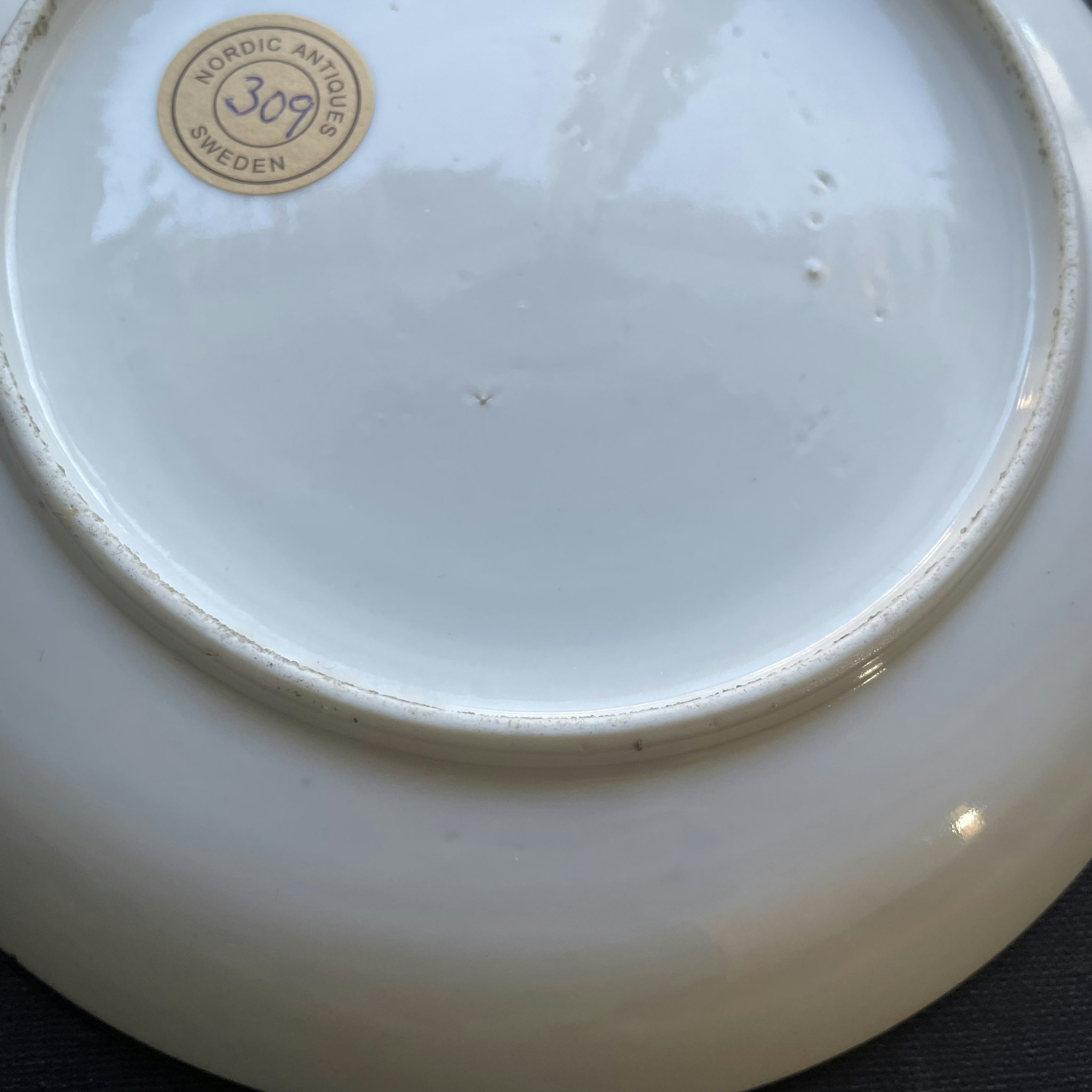 Antique Chinese Armorial Canton Rose Medallion dish with melon reserves #309