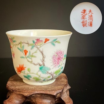 Antique Chinese teacup in famille rose, Late Qing / Republic #925