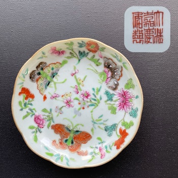 A celadon dish with butterflies First half of 19th c Jiaqing / Daoguang #929