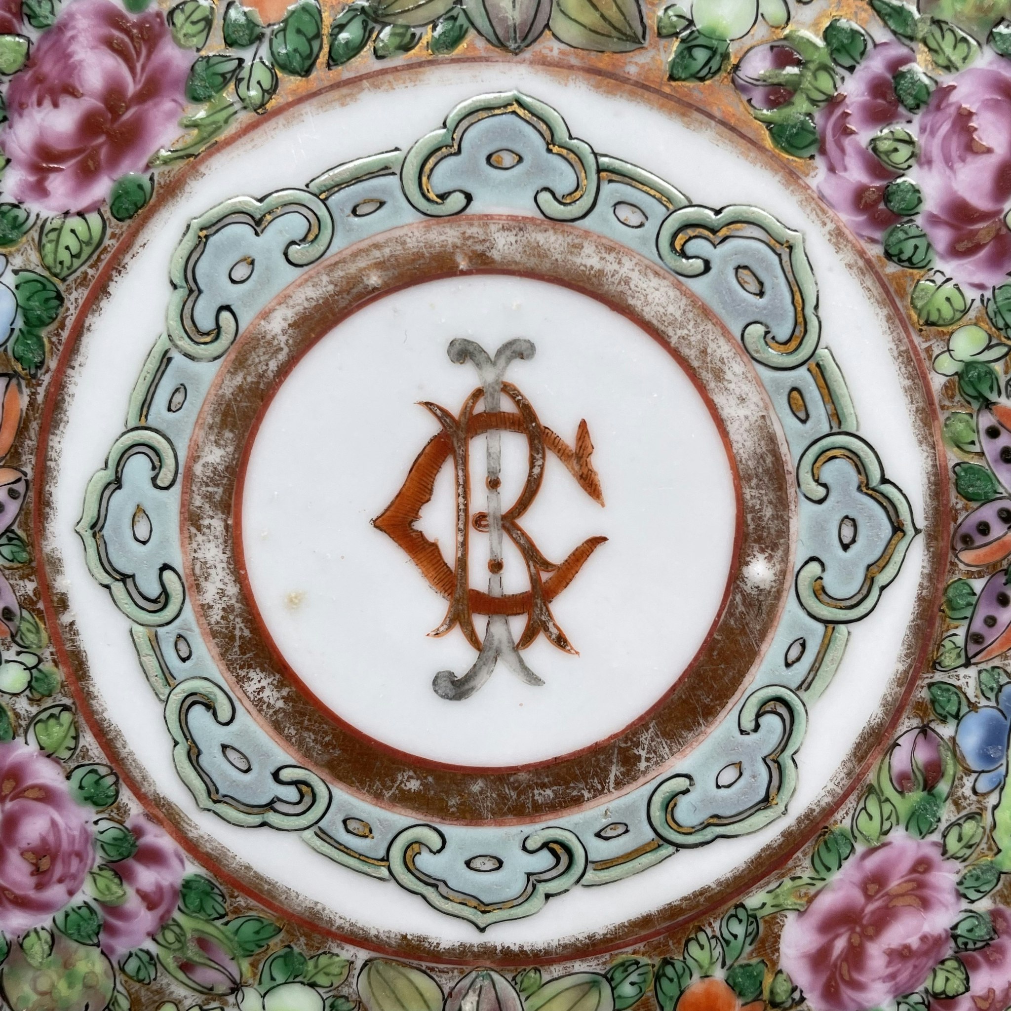 Antique Chinese Armorial Canton Rose Medallion plate #932