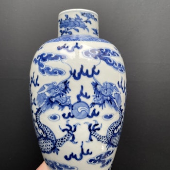 Antique Chinese porcelain vase with dragons, late Qing Dynasty / republic #968