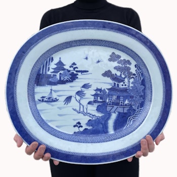 Antique Chinese Export Blue and White Porcelain platter, Qianlong period #995