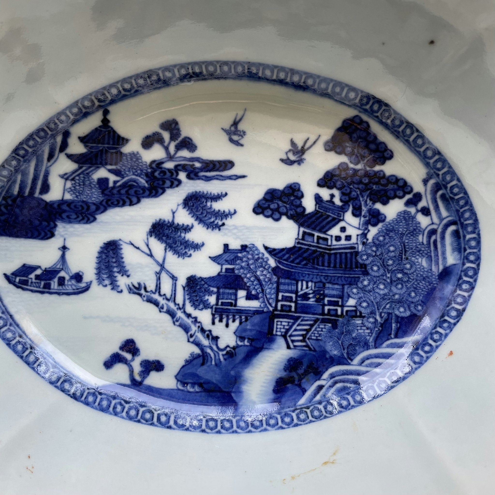 A Chinese export tureen in underglazed blue & white Qianlong period, Qing #1022