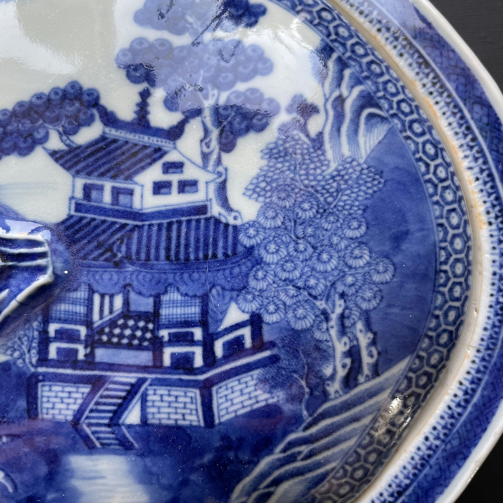 A Chinese export tureen in underglazed blue & white Qianlong period, Qing #1022