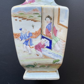 A rare antique rose mandarin vase First half of 19th c Jiaqing/Daoguang #1051