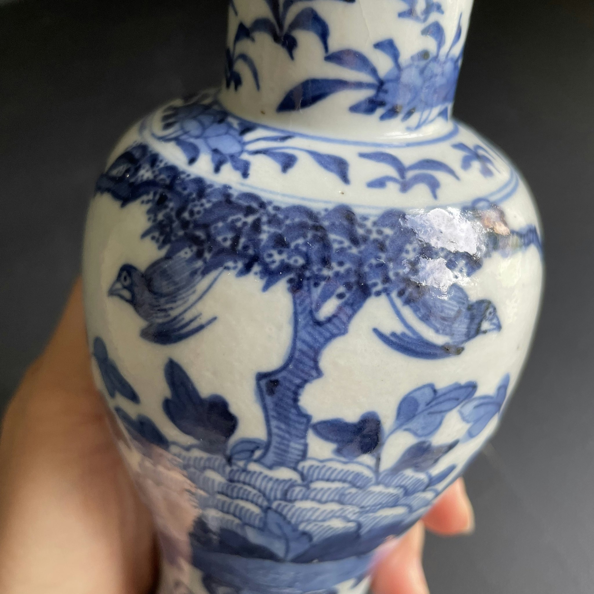 Antique Chinese blue and white vase with lid, late Qing #1160