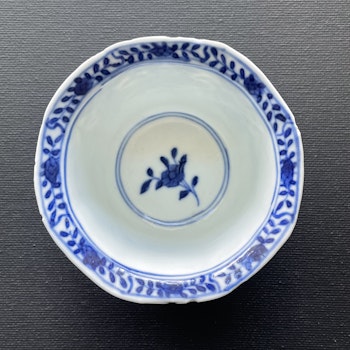 Antique Chinese teacup in underglazed blue and white, Late Qing Dynasty #1191