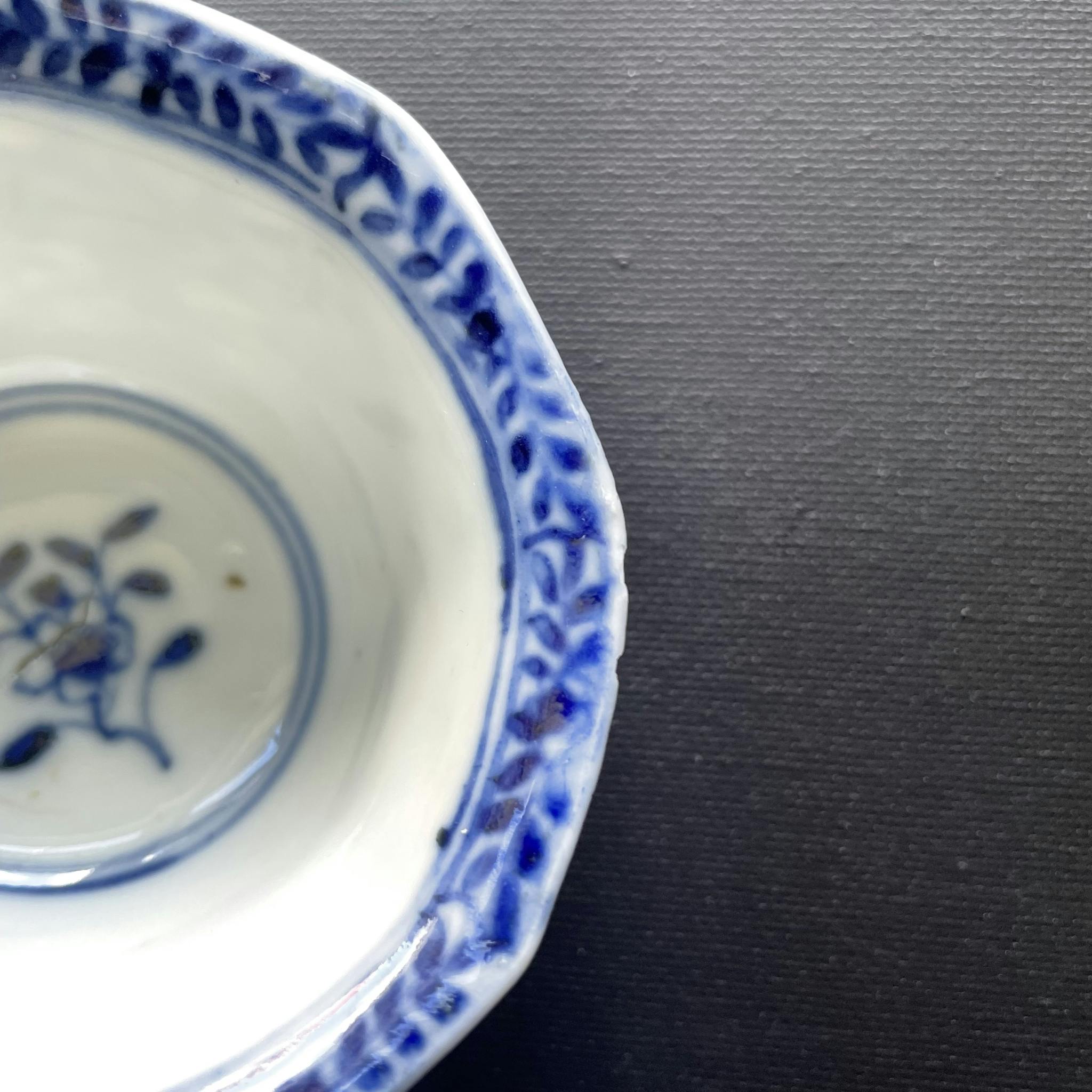 Antique Chinese teacup in underglazed blue and white, Late Qing Dynasty #1192