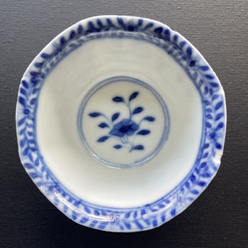 Antique Chinese teacup in underglazed blue and white, Late Qing Dynasty #1195