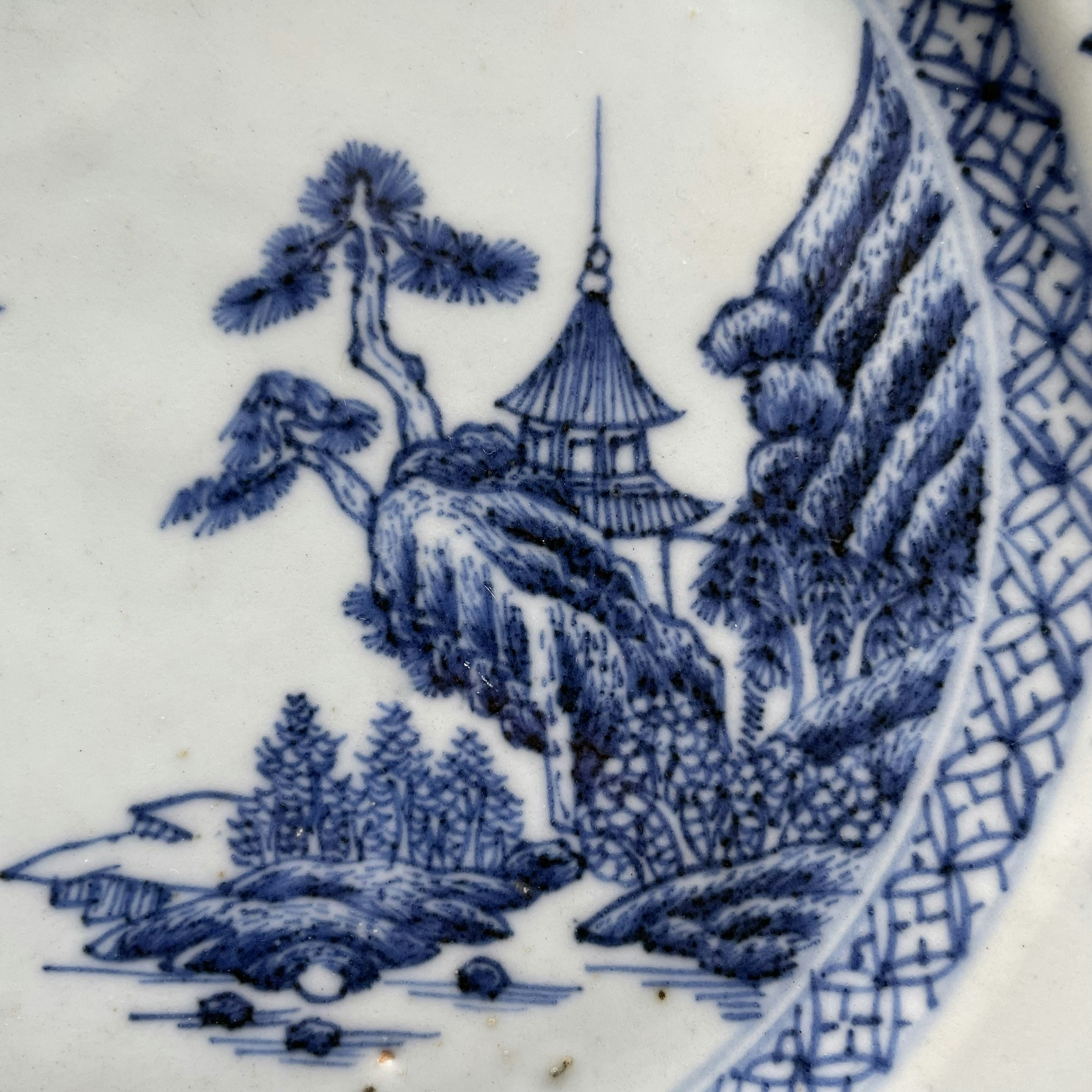 Antique Chinese porcelain plate blue and white, Qianlong #1207