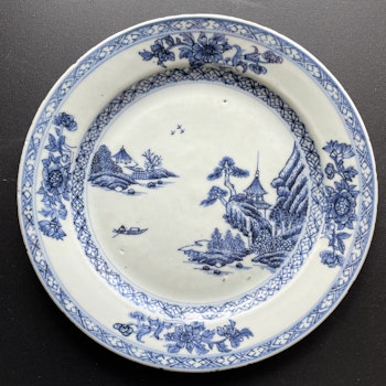 Antique Chinese porcelain plate blue and white, Qianlong #1207