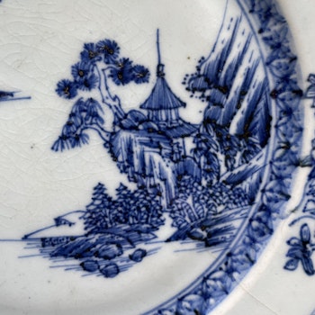 Antique Chinese underglazed blue and white plate, Qianlong #1209