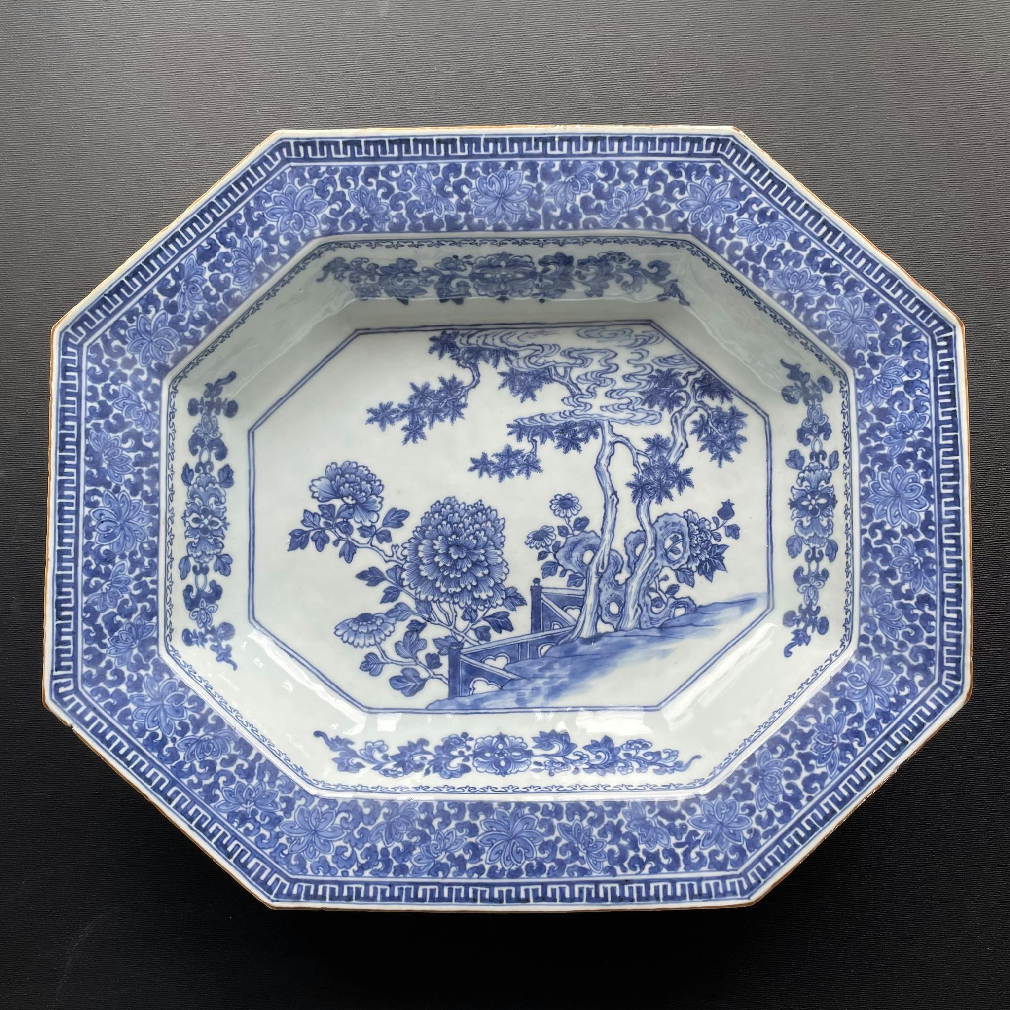 Antique Chinese Export Blue and White basin / deep bowl, Qianlong #1219
