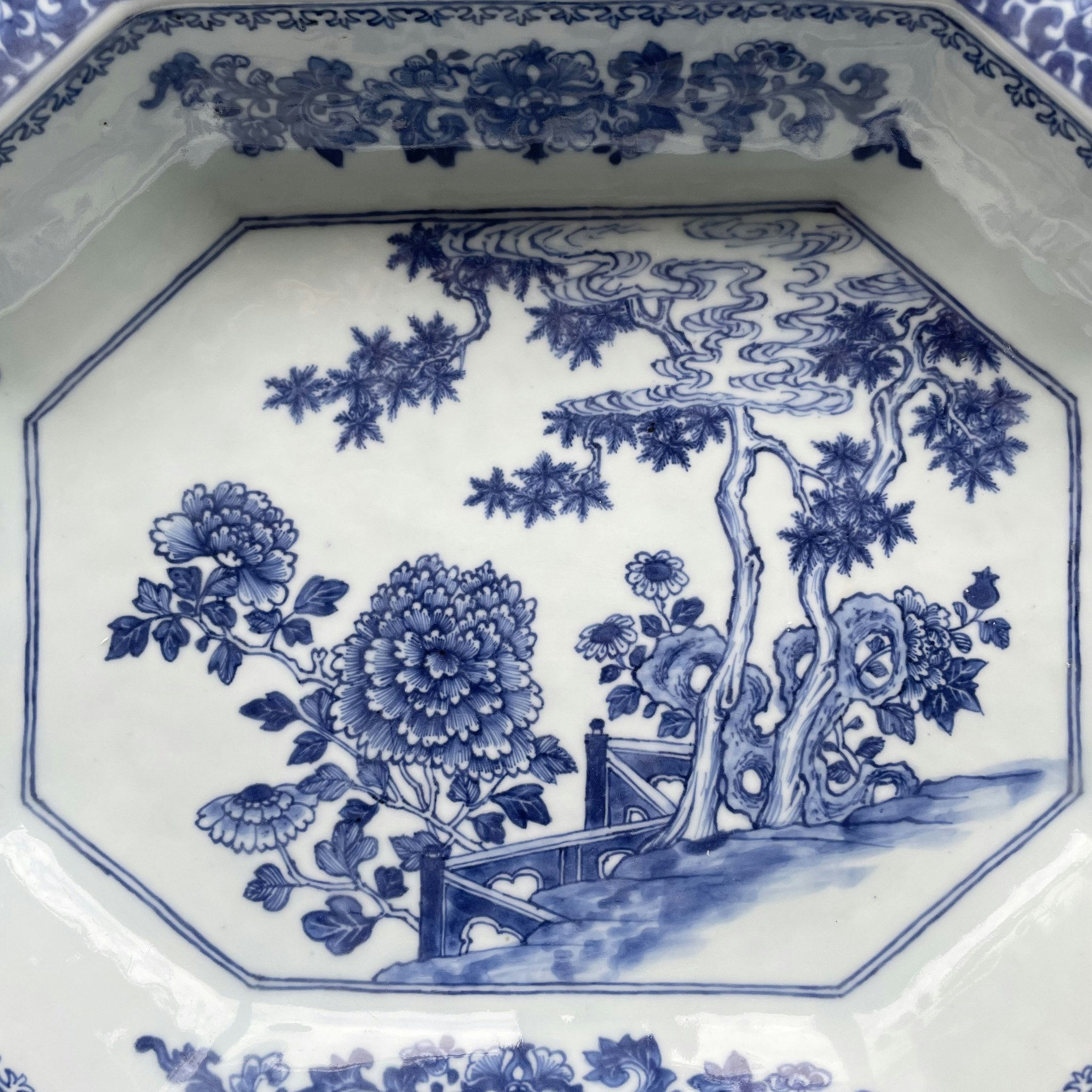 Antique Chinese Export Blue and White basin / deep bowl, Qianlong #1219