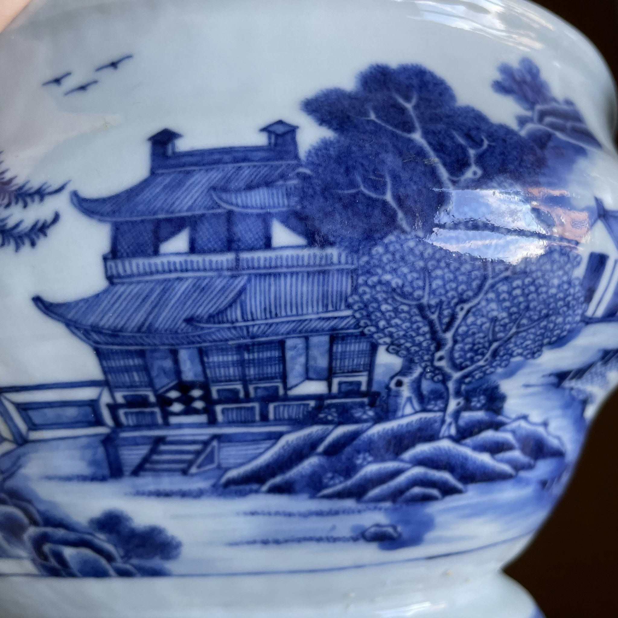Chinese antique underglazed blue and white Tureen, Qianlong Period #1220