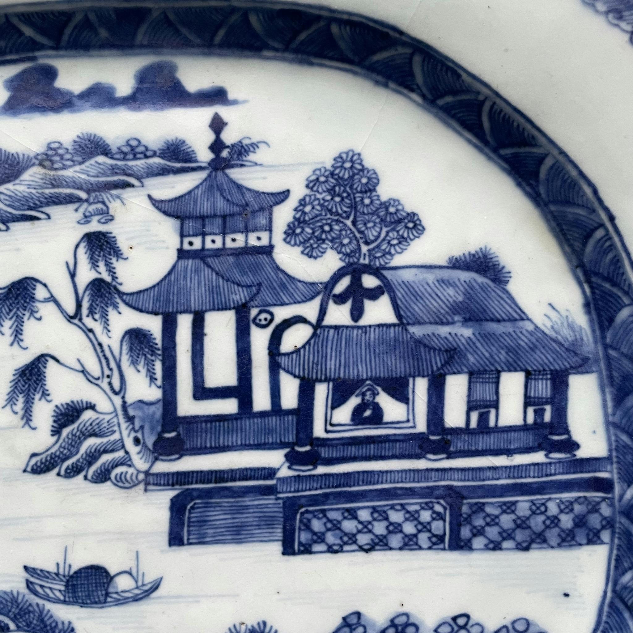 Antique Chinese Export Blue and White Porcelain platter, 18th / 19th c #1315