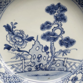 Antique Chinese blue and white plate, Qianlong period #1337