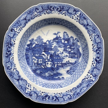 Antique Chinese blue and white plate with landscape painting, Qianlong period #1338