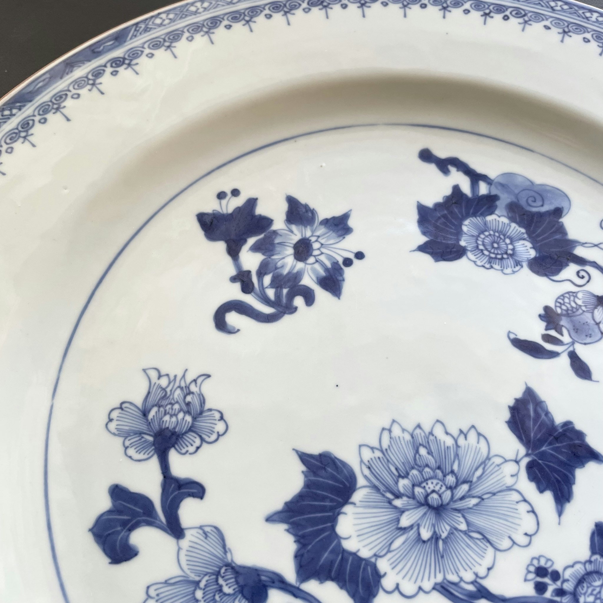 Antique Chinese serving plate in blue and white, Qianlong period #1325