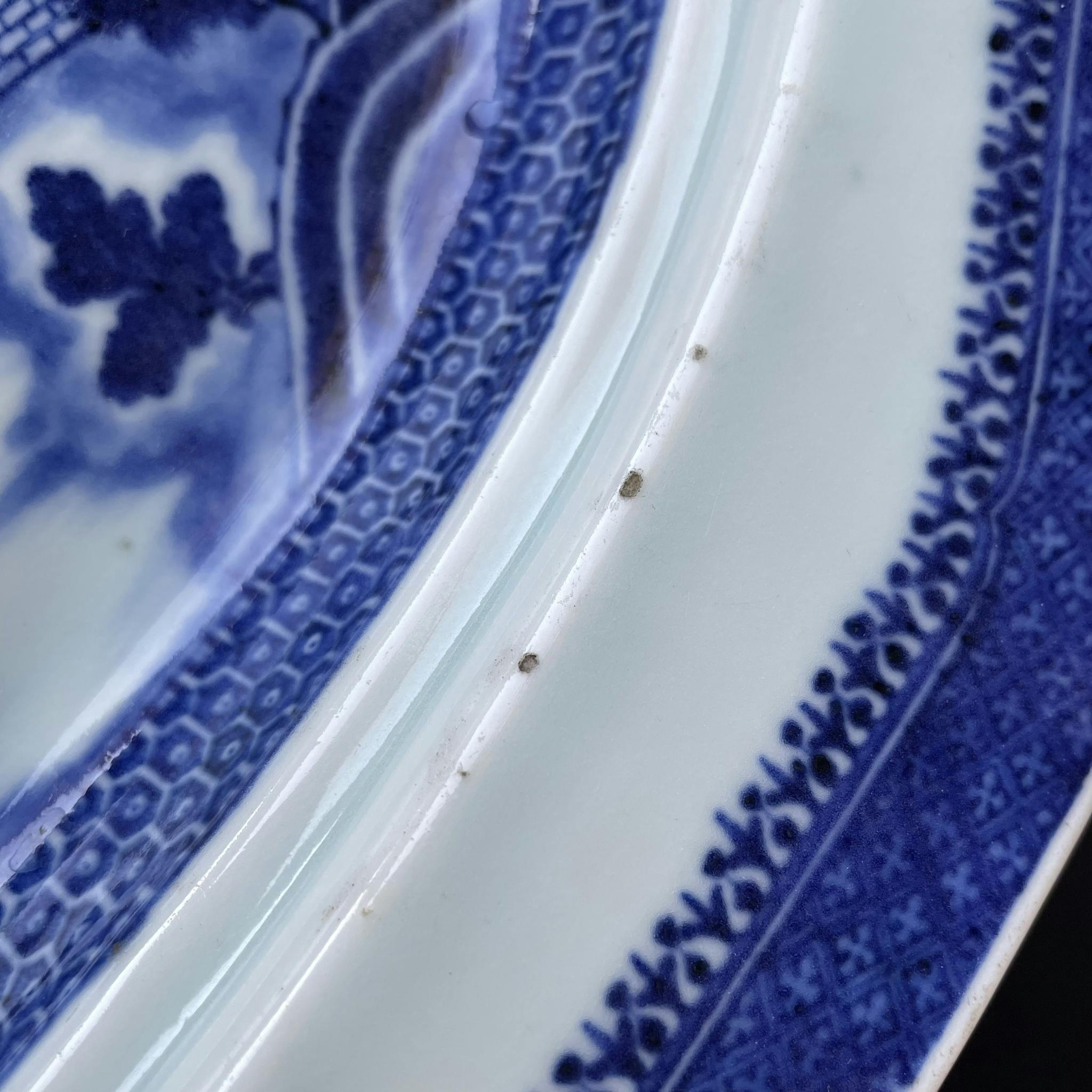 Antique Chinese platter in blue and white, Qianlong period #1327