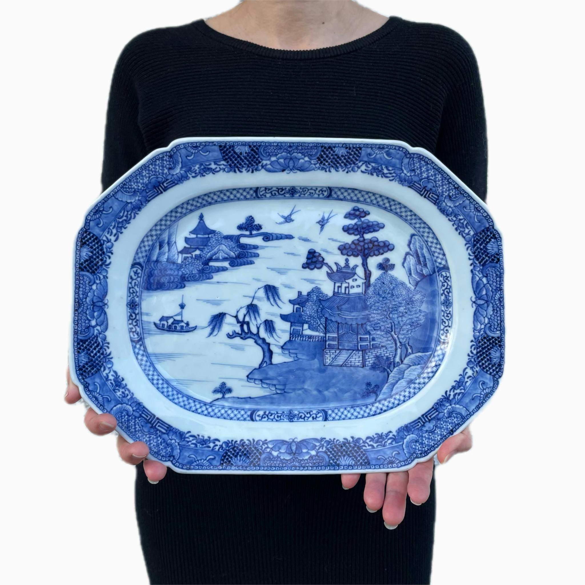 Antique Chinese blue and white platter, Qianlong period #1342